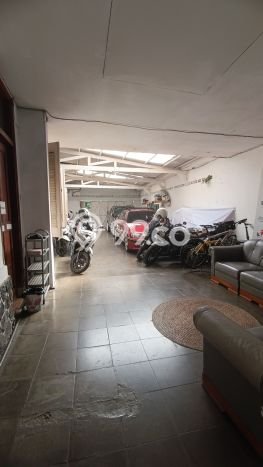 Hunian Mewah LB 700m2 Siap Pakai Desain Elegan di Diponegoro, Bandung Hunian Mewah LB 700m2 Siap Pakai Desain Elegan di Diponegoro, Bandung