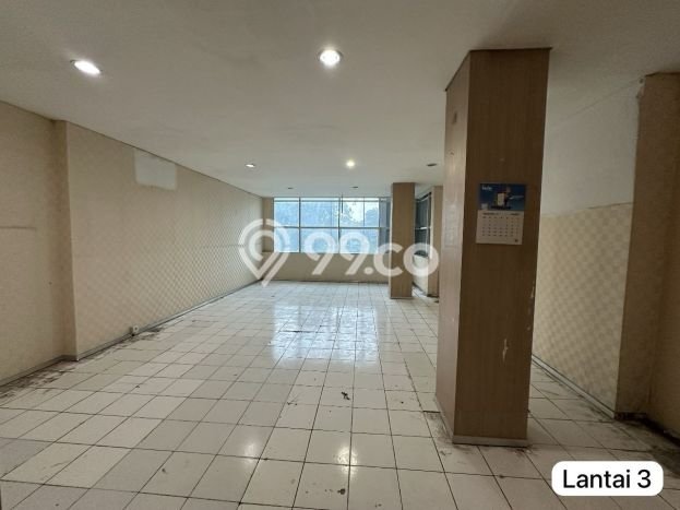 Unit Ruko disewakan di Cengkareng Jakarta Barat dengan LT 68m2 / LB 270m2 Unit Ruko disewakan di Cengkareng Jakarta Barat dengan LT 68m2 / LB 270m2
