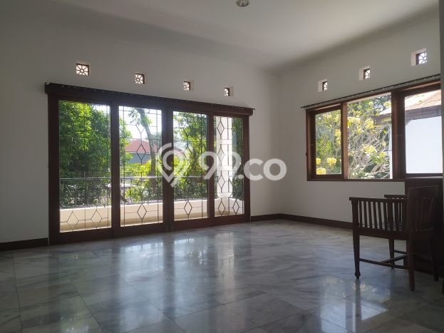 Rumah di Renon, 4 KM, Dekat Rumah Sakit, LT 425m² LB 360m² Rumah di Renon, 4 KM, Dekat Rumah Sakit, LT 425m² LB 360m²