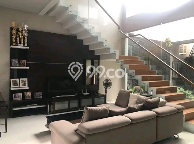 Siap Huni Rumah Mewah 4 Kamar di Rungkut Dekat ke Mana Pun Siap Huni Rumah Mewah 4 Kamar di Rungkut Dekat ke Mana Pun