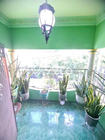 Hunian Cantik Modern Lb 300m2 di Jambangan, Surabaya Hunian Cantik Modern Lb 300m2 di Jambangan, Surabaya
