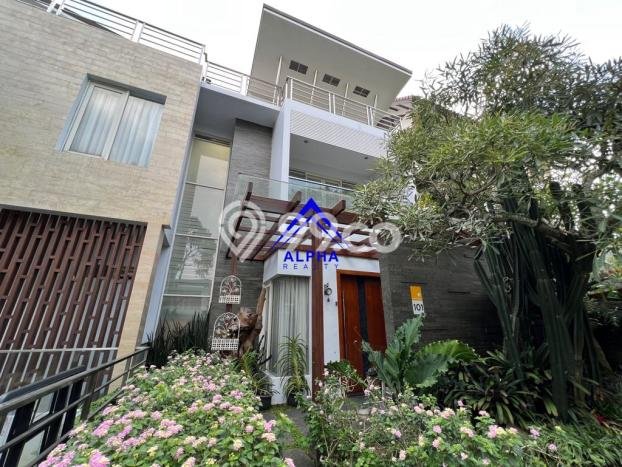 Dijual Rumah Mewah Elegan Dengan View Cantik di Dago Pakar, Bandung Dijual Rumah Mewah Elegan Dengan View Cantik di Dago Pakar, Bandung