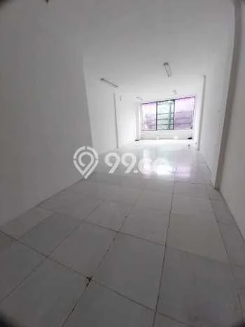 INVESTASI POTENSIAL! Ruko Kawasan Kebayoran Baru, Luas 250m2m², Tingkat ROI Tinggi INVESTASI POTENSIAL! Ruko Kawasan Kebayoran Baru, Luas 250m2m², Tingkat ROI Tinggi