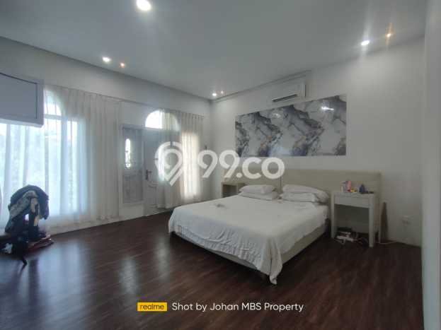 HARGA SPESIAL! Rumah Premium area Batam Centre, Batam, Luas 285m2m² LB 300m2m² BISA KPR! HARGA SPESIAL! Rumah Premium area Batam Centre, Batam, Luas 285m2m² LB 300m2m² BISA KPR!
