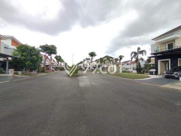 JUAL CEPAT! Rumah Siap Huni Area Strategis Batam Centre, Luas 306m² Bangunan 400m² JUAL CEPAT! Rumah Siap Huni Area Strategis Batam Centre, Luas 306m² Bangunan 400m²