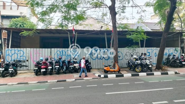Unit Komersial disewakan di Tebet Jakarta Selatan dengan LT 675m2 / LB 500m2 Unit Komersial disewakan di Tebet Jakarta Selatan dengan LT 675m2 / LB 500m2