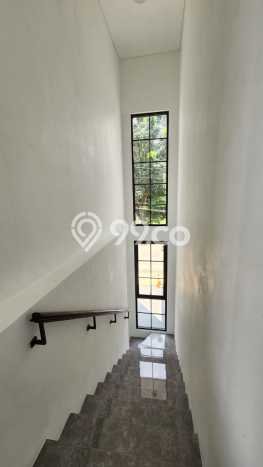 Rumah Elit Modern Tanpa Renovasi di Graha Raya Tangerang Selatan Rumah Elit Modern Tanpa Renovasi di Graha Raya Tangerang Selatan