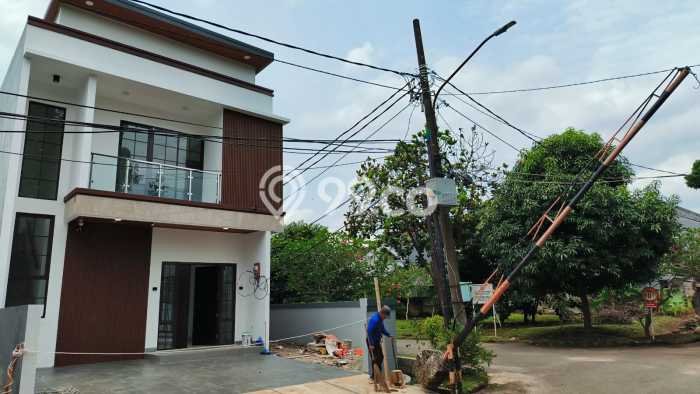 Rumah Elit Modern Tanpa Renovasi di Graha Raya Tangerang Selatan Rumah Elit Modern Tanpa Renovasi di Graha Raya Tangerang Selatan