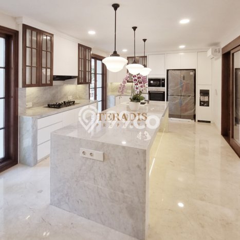 Rumah Elit LB 882m2 Siap Huni Desain Elegan di Kemang, Jakarta Selatan Rumah Elit LB 882m2 Siap Huni Desain Elegan di Kemang, Jakarta Selatan