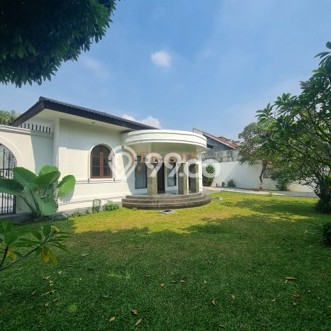 Disewakan Rumah Strategis di Kemang LT 1000m2 / LB 500m2 Siap Huni Disewakan Rumah Strategis di Kemang LT 1000m2 / LB 500m2 Siap Huni