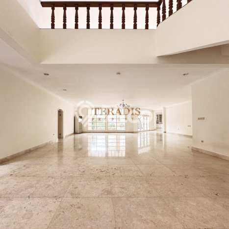 Ready to Use! Premium House LT 788m2 Desain Modern di Pondok Indah Ready to Use! Premium House LT 788m2 Desain Modern di Pondok Indah