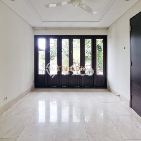 Jarang Ada! Rumah Sewa 5 Kamar Nyaman Siap Huni Pejaten Jarang Ada! Rumah Sewa 5 Kamar Nyaman Siap Huni Pejaten