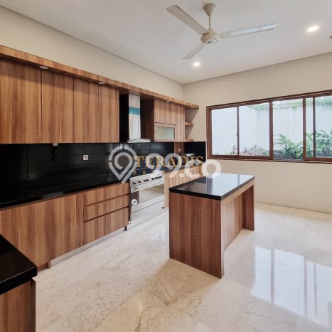 Jarang Ada! Rumah Sewa 5 Kamar Nyaman Siap Huni Pejaten Jarang Ada! Rumah Sewa 5 Kamar Nyaman Siap Huni Pejaten