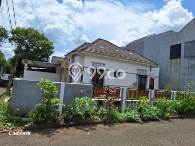 Jual Rumah Minimalis Bagus Punya 3 KT di Serpong Tangerang Selatan SHM Jual Rumah Minimalis Bagus Punya 3 KT di Serpong Tangerang Selatan SHM