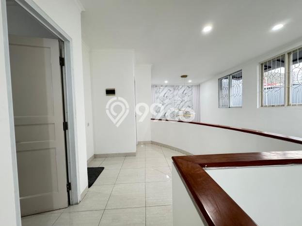 Hunian Mewah LB 250m2 Siap Huni Desain Elegan di BSD Puspita Loka, Tangerang Hunian Mewah LB 250m2 Siap Huni Desain Elegan di BSD Puspita Loka, Tangerang