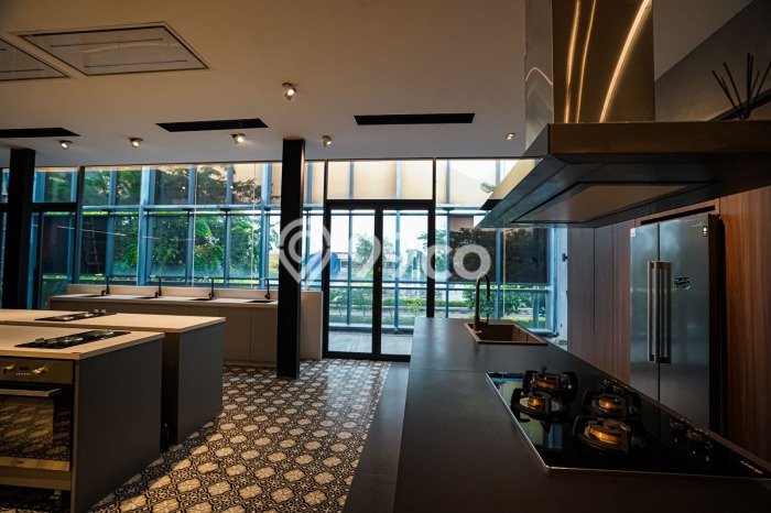 Komersial Dijual di Jakarta Barat LT 534m2 & LB 665m2 Lokasi Terbaik! Komersial Dijual di Jakarta Barat LT 534m2 & LB 665m2 Lokasi Terbaik!