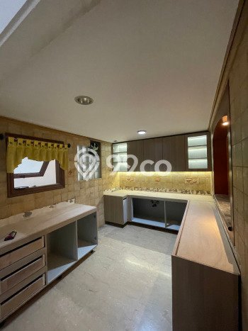 Rumah Impian dengan Luas Tanah 217m² di Kawasan Elite Kelapa Gading, Jakarta Utara Rumah Impian dengan Luas Tanah 217m² di Kawasan Elite Kelapa Gading, Jakarta Utara