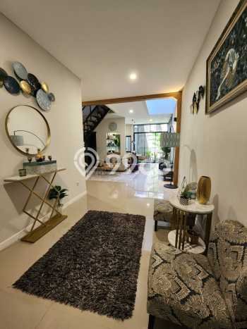 Ready to Use! Luxury House LT 120m2 Desain Modern di BSD Kencana Loka Ready to Use! Luxury House LT 120m2 Desain Modern di BSD Kencana Loka