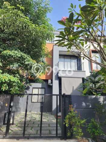 Ready to Use! Luxury House LT 120m2 Desain Modern di BSD Kencana Loka Ready to Use! Luxury House LT 120m2 Desain Modern di BSD Kencana Loka