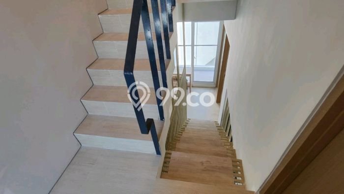 Disewakan! Rumah 3 Kamar Tidur &
3 Kamar Mandi di BSD, Tangerang Disewakan! Rumah 3 Kamar Tidur &
3 Kamar Mandi di BSD, Tangerang