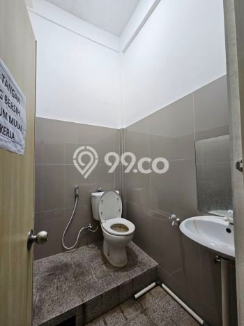 Ruko Dijual di Prime Area Jakarta Barat Luas 100m2 Ruko Dijual di Prime Area Jakarta Barat Luas 100m2