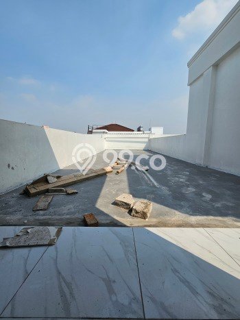 Rumah Mewah LB 211m2 Siap Huni Desain Elegan di Duri Kepa, Jakarta Barat Rumah Mewah LB 211m2 Siap Huni Desain Elegan di Duri Kepa, Jakarta Barat