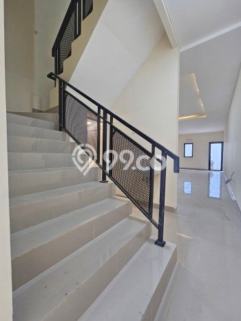 Rumah Elit Modern Tanpa Renovasi di Duri Kepa Jakarta Barat Rumah Elit Modern Tanpa Renovasi di Duri Kepa Jakarta Barat