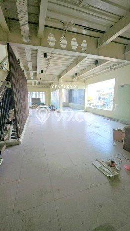 Unit Ruko disewakan di Serpong Tangerang Selatan dengan LT 247m2 / LB 567m2 Unit Ruko disewakan di Serpong Tangerang Selatan dengan LT 247m2 / LB 567m2