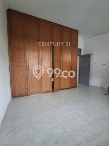 Lokasi terbaik! Rumah siap pakai disewakan di Johar Baru LB 160m2 Lokasi terbaik! Rumah siap pakai disewakan di Johar Baru LB 160m2