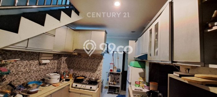 For Sale Rumah 5 Kamar Lokasi Strategis Bagus dan Strategis di Jagakarsa For Sale Rumah 5 Kamar Lokasi Strategis Bagus dan Strategis di Jagakarsa