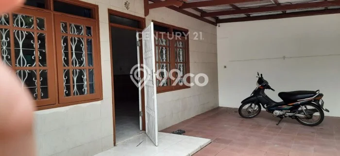 Lokasi terbaik! Rumah siap huni disewakan di Kelapa Gading LB 144m2 Lokasi terbaik! Rumah siap huni disewakan di Kelapa Gading LB 144m2