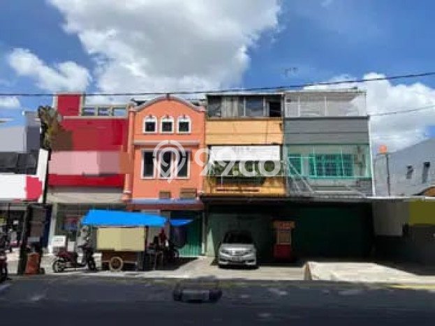 Ruko untuk Disewa di Pusat Jakarta Barat Luas Bangunan 270m2 Ruko untuk Disewa di Pusat Jakarta Barat Luas Bangunan 270m2