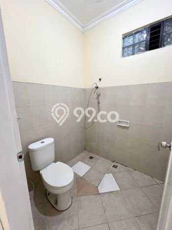 Disewakan! Rumah 3 Kamar Tidur &
3 Kamar Mandi di Kayu Putih, Jakarta Timur Disewakan! Rumah 3 Kamar Tidur &
3 Kamar Mandi di Kayu Putih, Jakarta Timur