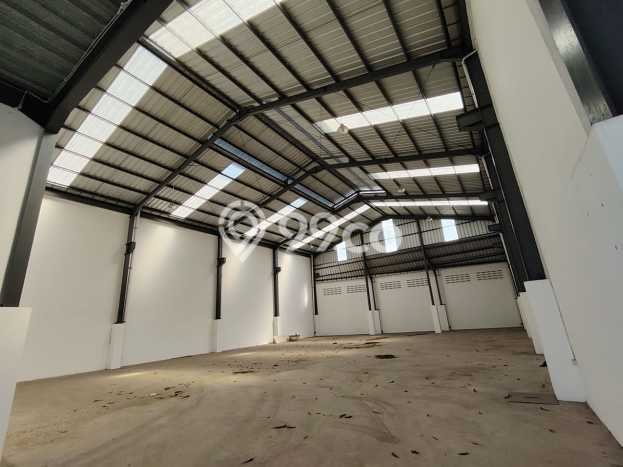 Unit Gudang Paling Strategis di Cipondoh Tangerang dengan LB 420m2 Unit Gudang Paling Strategis di Cipondoh Tangerang dengan LB 420m2