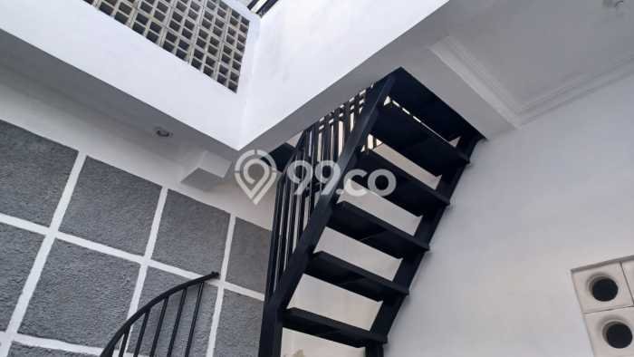Lokasi strategis! Rumah siap pakai dikontrakkan di Cakung LB 130m2 Lokasi strategis! Rumah siap pakai dikontrakkan di Cakung LB 130m2