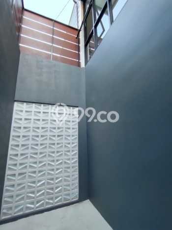 Dijual Hunian Rumah Terawat 4 Kamar di Taman Holis Indah, Bandung Dijual Hunian Rumah Terawat 4 Kamar di Taman Holis Indah, Bandung