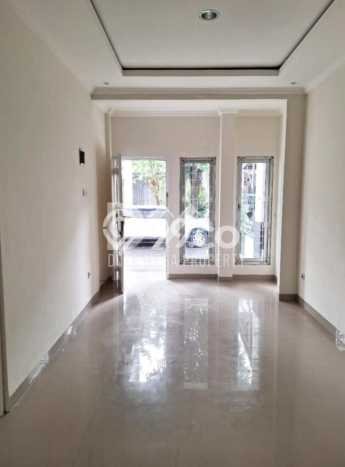 Rumah Modern 3 Kamar LT 72m2 di Graha Raya Rumah Modern 3 Kamar LT 72m2 di Graha Raya