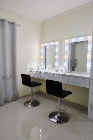 Rumah Modern 3 KT di Graha Raya Tangerang Semi Furnished Rumah Modern 3 KT di Graha Raya Tangerang Semi Furnished