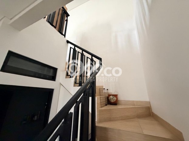Rumah Elit Modern Tanpa Renovasi di Graha Raya Tangerang Rumah Elit Modern Tanpa Renovasi di Graha Raya Tangerang