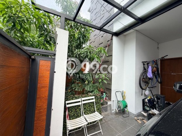 Rumah Elit Modern Tanpa Renovasi di Graha Raya Tangerang Rumah Elit Modern Tanpa Renovasi di Graha Raya Tangerang