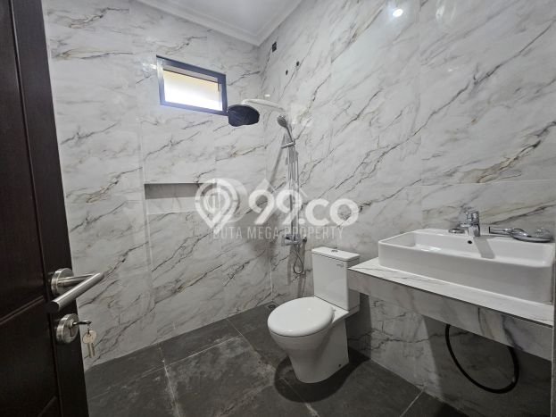 Rumah Elit LB 280m2 Siap Pakai Desain Elegan di Sektor 9-Bintaro, Tangerang Selatan Rumah Elit LB 280m2 Siap Pakai Desain Elegan di Sektor 9-Bintaro, Tangerang Selatan