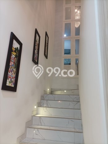 Rumah Elit Modern Tanpa Renovasi di Meruya Jakarta Barat Rumah Elit Modern Tanpa Renovasi di Meruya Jakarta Barat
