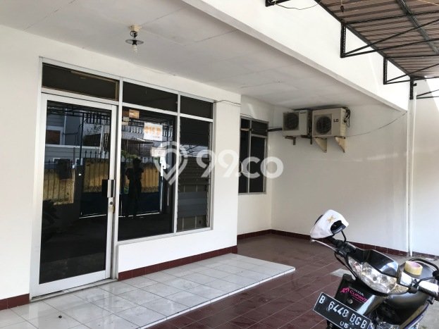 Dijual Rumah Luas Megah Dengan View Eksklusif di Jelambar, Jakarta Barat Dijual Rumah Luas Megah Dengan View Eksklusif di Jelambar, Jakarta Barat