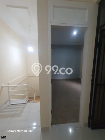 Disewakan! Rumah 3 Kamar Tidur &
3 Kamar Mandi di Citra Grand, Jakarta Timur Disewakan! Rumah 3 Kamar Tidur &
3 Kamar Mandi di Citra Grand, Jakarta Timur