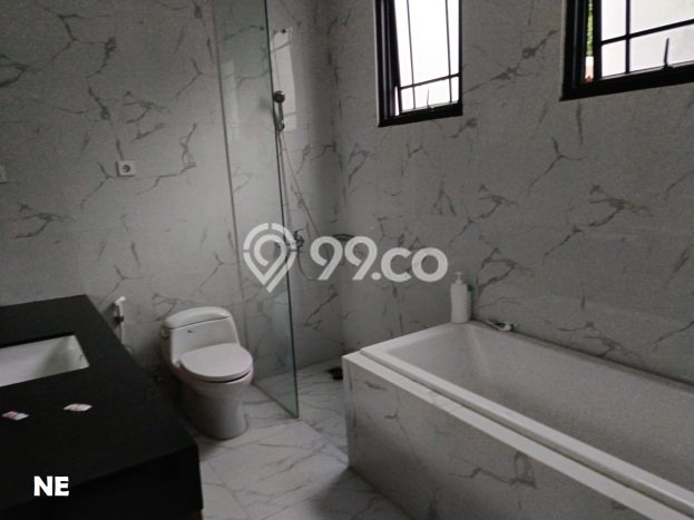 Hunian Mewah LB 200m2 Siap Huni Desain Elegan di Citra Grand, Jakarta Timur Hunian Mewah LB 200m2 Siap Huni Desain Elegan di Citra Grand, Jakarta Timur