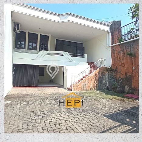 Lokasi strategis! Rumah siap huni disewakan di Gajah Mungkur LB 300m2 Lokasi strategis! Rumah siap huni disewakan di Gajah Mungkur LB 300m2