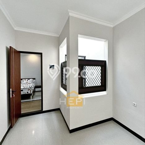 Rumah Strategis Minimalis Lb 220m2 di Semarang Barat, Semarang Rumah Strategis Minimalis Lb 220m2 di Semarang Barat, Semarang