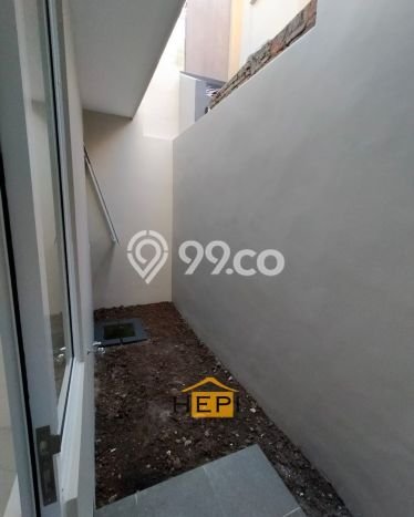 Rumah Luas Asri 4 KT Siap Pakai di Manyaran Semarang Rumah Luas Asri 4 KT Siap Pakai di Manyaran Semarang