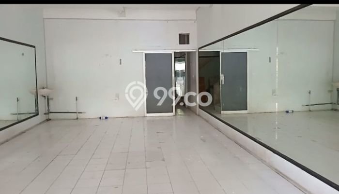 SEWA STRATEGIS! Ruko di Taman Kopo Indah, Luas 160m², Lokasi Ramai SEWA STRATEGIS! Ruko di Taman Kopo Indah, Luas 160m², Lokasi Ramai