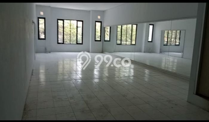 SEWA STRATEGIS! Ruko di Taman Kopo Indah, Luas 160m², Lokasi Ramai SEWA STRATEGIS! Ruko di Taman Kopo Indah, Luas 160m², Lokasi Ramai